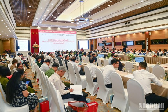 Phát huy giá trị văn hóa, sức mạnh con người Việt Nam, đáp ứng yêu cầu phát triển nhanh, bền vững đất nước