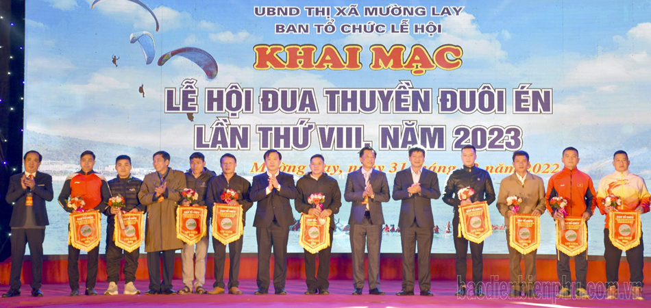 Thị xã Mường Lay khai mạc Lễ hội Đua thuyền đuôi én lần thứ VIII, năm 2023