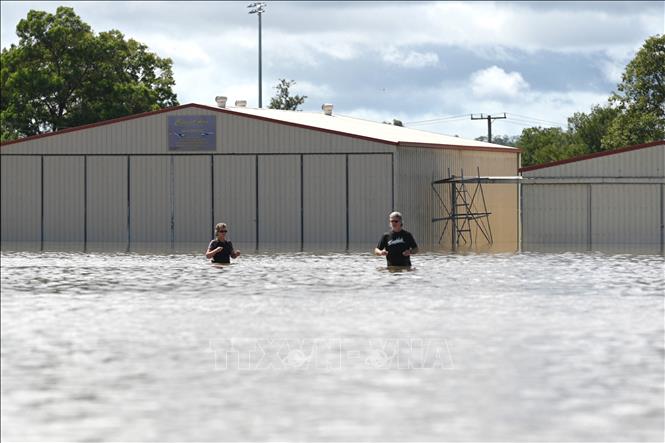 Hàng chục nghìn người Australia phải sơ tán do mưa bão