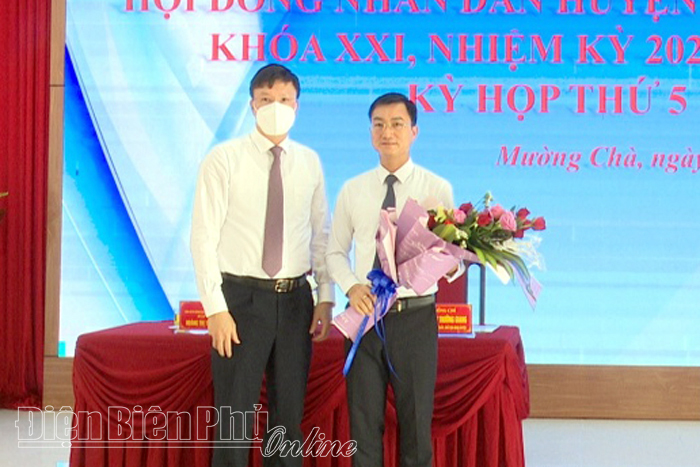 Đồng chí Nguyễn Trường Giang được bầu giữ chức chủ tịch HĐND huyện Mường Chà 