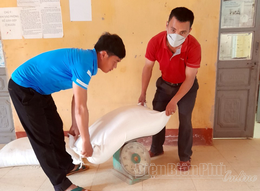 Huyện Điện Biên Đông: Cấp phát hơn 227 tấn gạo cứu đói