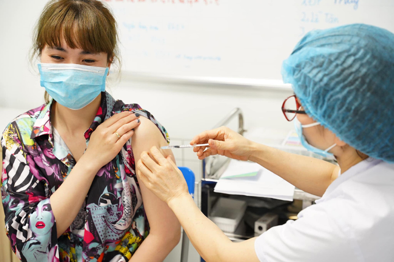 Bộ Y tế đề nghị các địa phương quyết liệt triển khai tiêm vaccine Covid-19 mũi 3
