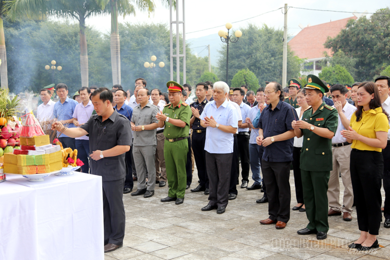 Truy điệu, an táng hài cốt liệt sĩ quân tình nguyện Việt Nam hy sinh tại Lào