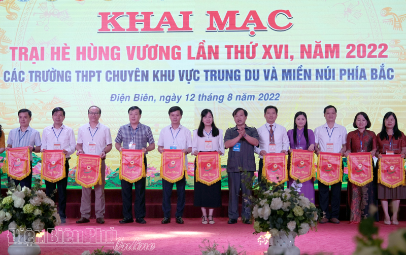 17 trường THPT tham dự Trại hè Hùng Vương tại Điện Biên