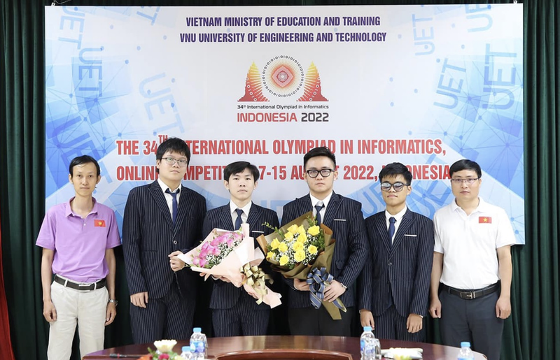 Đoàn Việt Nam dự thi Olympic Tin học quốc tế đoạt 4 huy chương