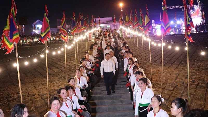 Hòa Bình: Khai trương phố đi bộ và Lễ hội cầu ngư, thả hoa đăng trên sông Đà