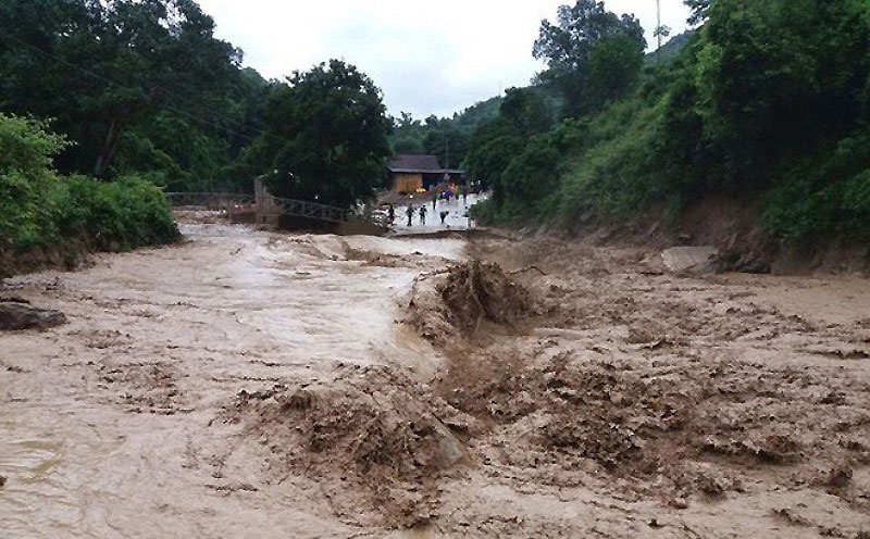 Các tỉnh, thành phố từ Quảng Bình đến Phú Yên khẩn trương ứng phó với mưa lũ