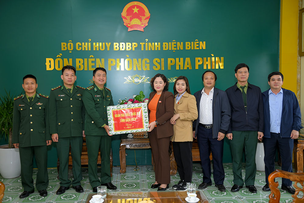 Đoàn ĐBQH tỉnh thăm, động viên lực lượng biên phòng trên địa bàn huyện Nậm Pồ