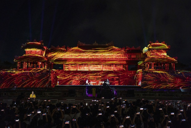Bữa tiệc âm nhạc và ánh sáng 3D đặc sắc tại Ngọ Môn-Đại nội Huế