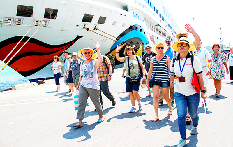 Lượng khách du lịch quốc tế tăng cao hơn thời điểm trước dịch Covid-19