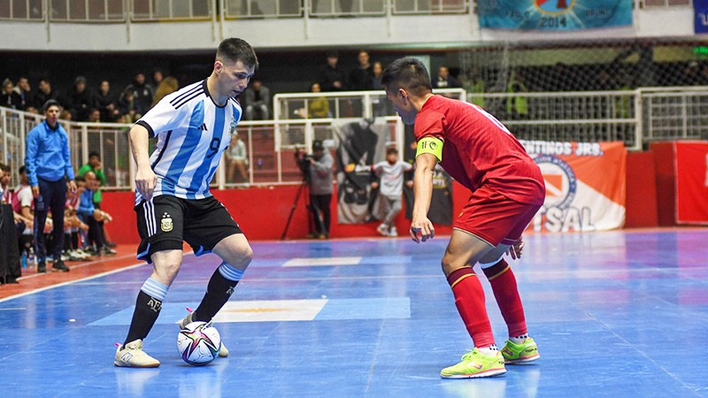 Tuyển futsal Việt Nam thua đương kim á quân thế giới Argentina 1-4