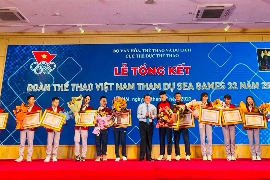 Trao Bằng khen của Thủ tướng Chính phủ tặng 196 VĐV đạt thành tích xuất sắc tại SEA Games 32