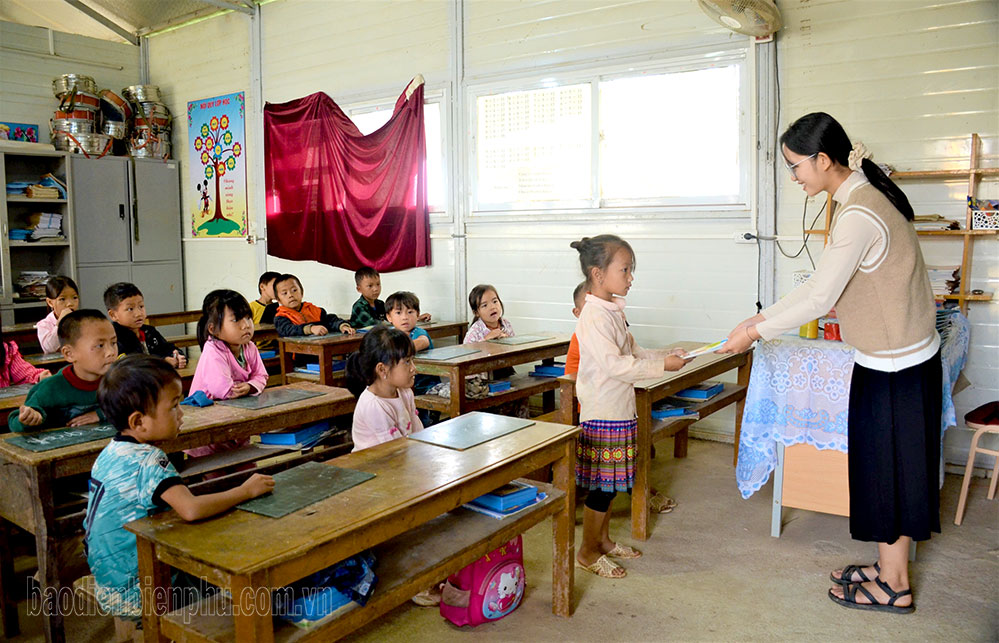 Ngành GD&ĐT Điện Biên có thêm 43 “Nhà giáo ưu tú” và nhận Cờ thi đua của Bộ GD&ĐT