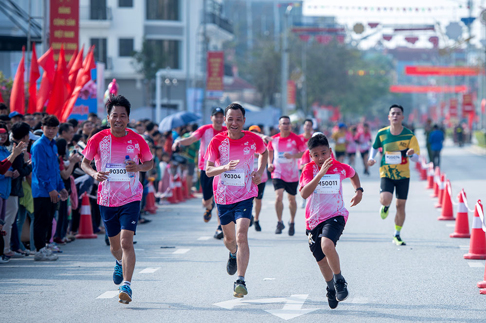 1.500 vận động viên tham gia chạy Điện Biên Phủ Marathon 2024