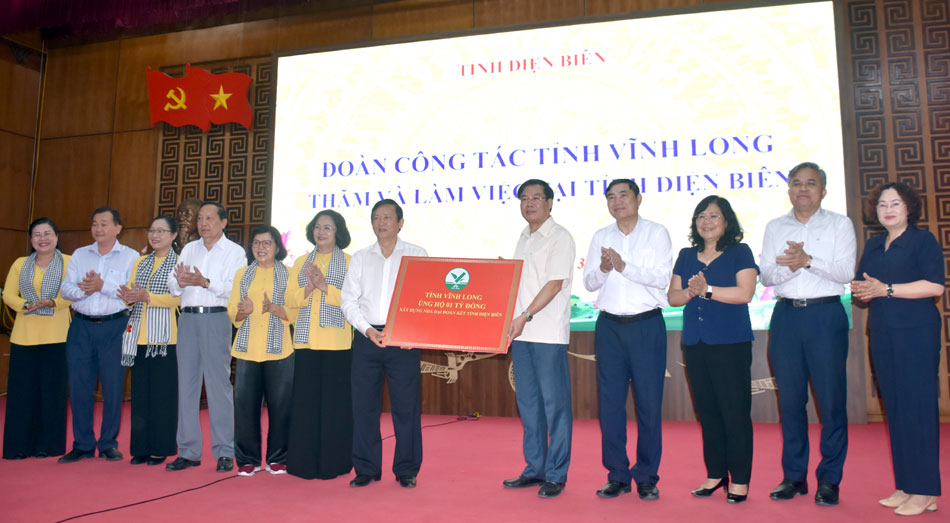 Lãnh đạo tỉnh Vĩnh Long gặp gỡ, trao đổi kinh nghiệm với lãnh đạo tỉnh Điện Biên