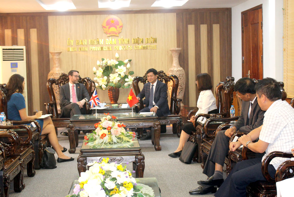 Đại sứ Vương quốc Anh tại Việt Nam chào xã giao lãnh đạo UBND tỉnh Điện Biên
