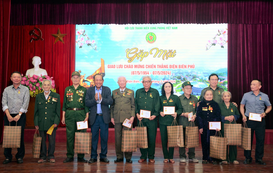 Cựu TNXP Việt Nam gặp mặt, tri ân kỷ niệm 70 năm Chiến thắng Điện Biên Phủ