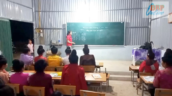 Lớp học xóa mù chữ ở vùng cao Luân Giói