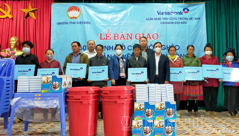 Bàn giao 50 nhà Đại đoàn kết cho hộ nghèo huyện Điện Biên Đông