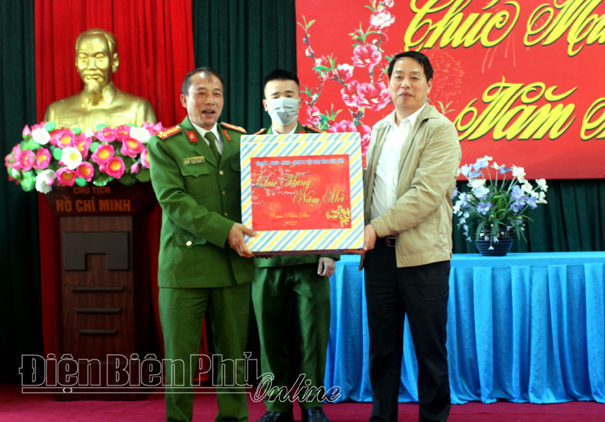 Đồng chí Hà Quang Trung thăm, chúc tết một số đơn vị, gia đình chính sách tại TP. Điện Biên Phủ