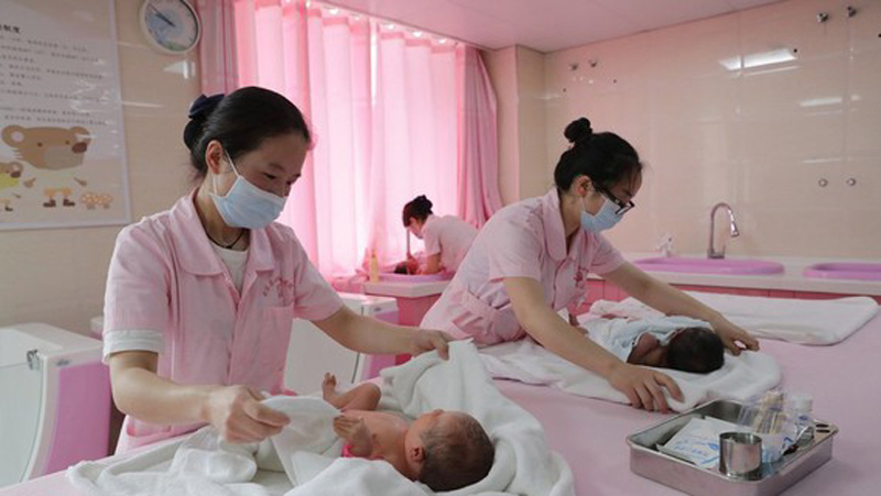 Tỷ suất sinh của Trung Quốc thấp kỷ lục