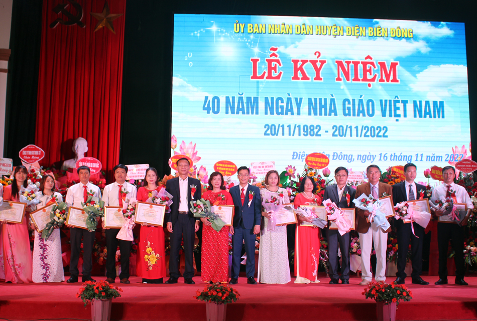 Điện Biên Đông kỷ niệm 40 năm ngày Nhà giáo Việt Nam