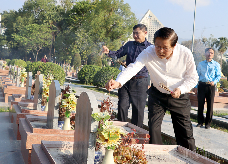 Đồng chí Phan Đình Trạc, Trưởng Ban Nội chính Trung ương viếng Nghĩa trang liệt sĩ A1