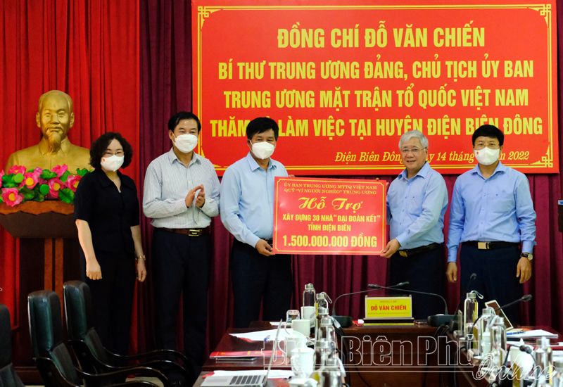 Chủ tịch Ủy ban Trung ương MTTQ Việt Nam Đỗ Văn Chiến thăm, làm việc tại huyện Điện Biên Đông