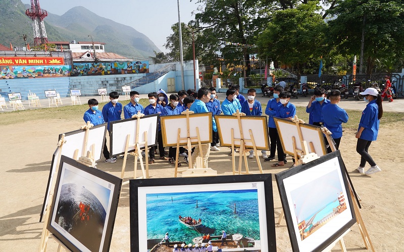 Triển lãm ảnh về tuổi trẻ và chủ quyền biển, đảo tại Hà Giang