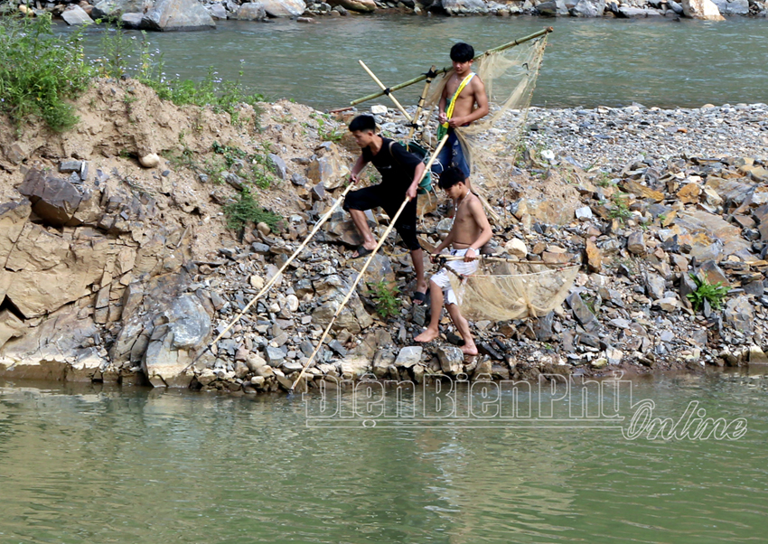 Cảnh báo tình trạng kích điện bắt cá tại Điện Biên Đông