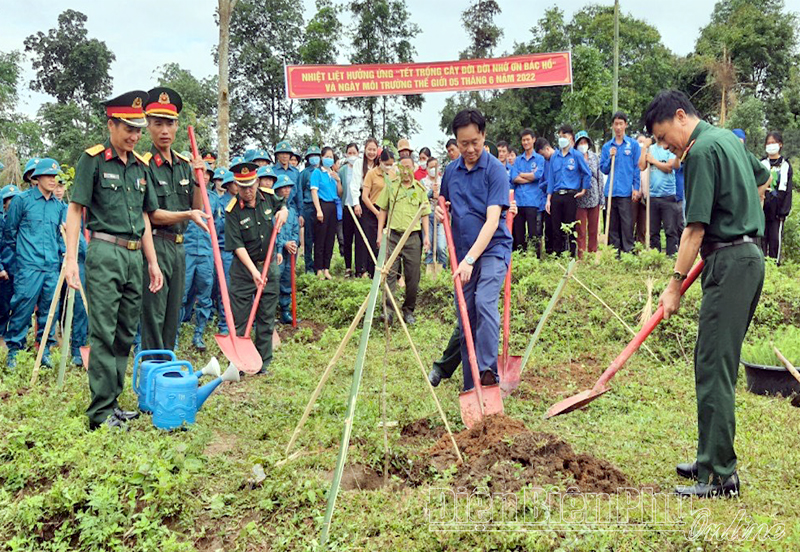Lực lượng vũ trang huyện Tủa Chùa tổ chức “Tết trồng cây đời đời nhớ ơn Bác Hồ”