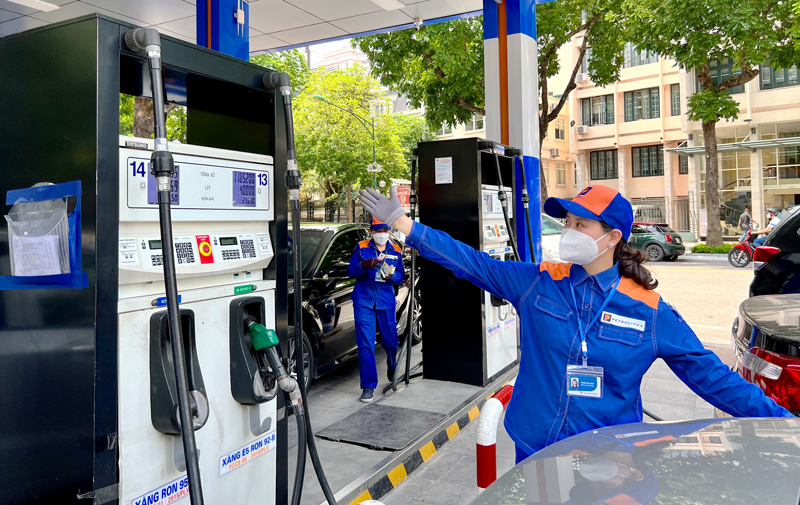 Giá xăng, dầu tiếp tục tăng mạnh