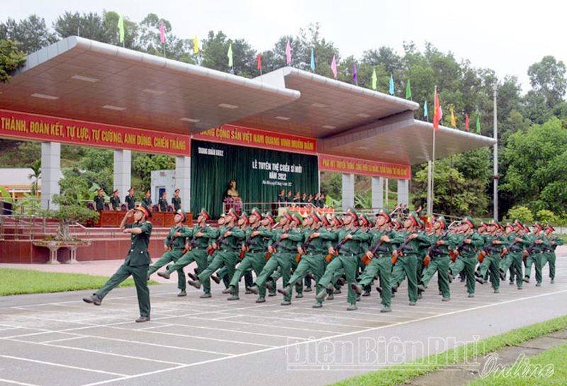 Trung đoàn Bộ binh 82 tuyên thệ chiến sĩ mới