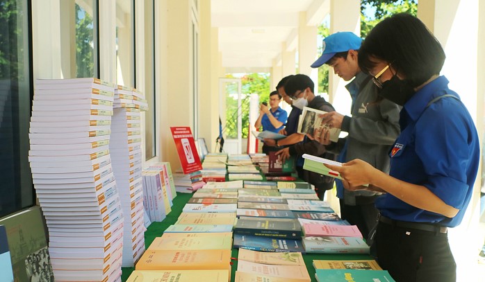 Triển lãm sách chuyên đề về biển và hải đảo Việt Nam