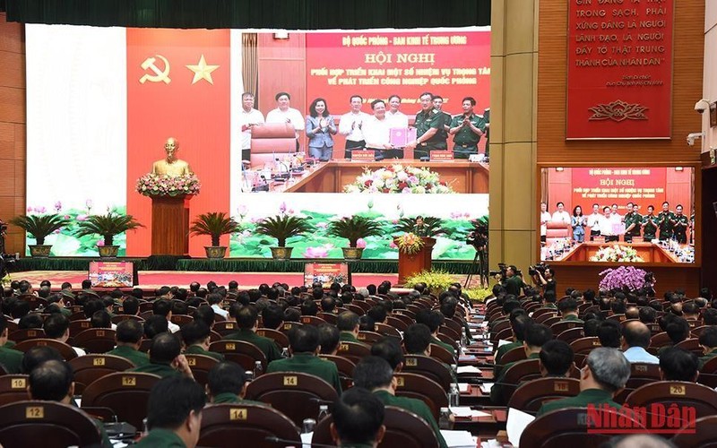 Thủ tướng Phạm Minh Chính dự Hội nghị Quân chính toàn quân 6 tháng đầu năm 2022