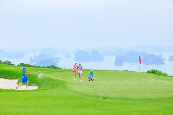 Đẩy mạnh phát triển du lịch golf