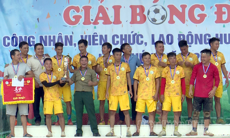 Đội thị trấn Tủa Chùa vô địch Giải bóng đá CNVC - LĐ huyện lần thứ I