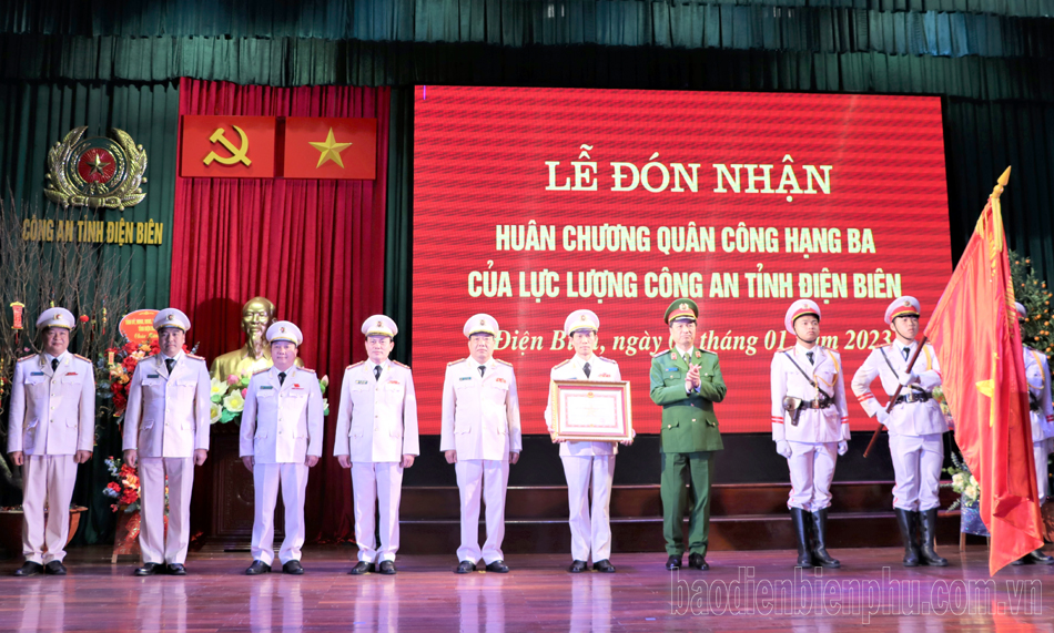 Công an tỉnh Điện Biên kỷ niệm 70 năm Ngày thành lập và đón nhận Huân chương Quân công hạng ba