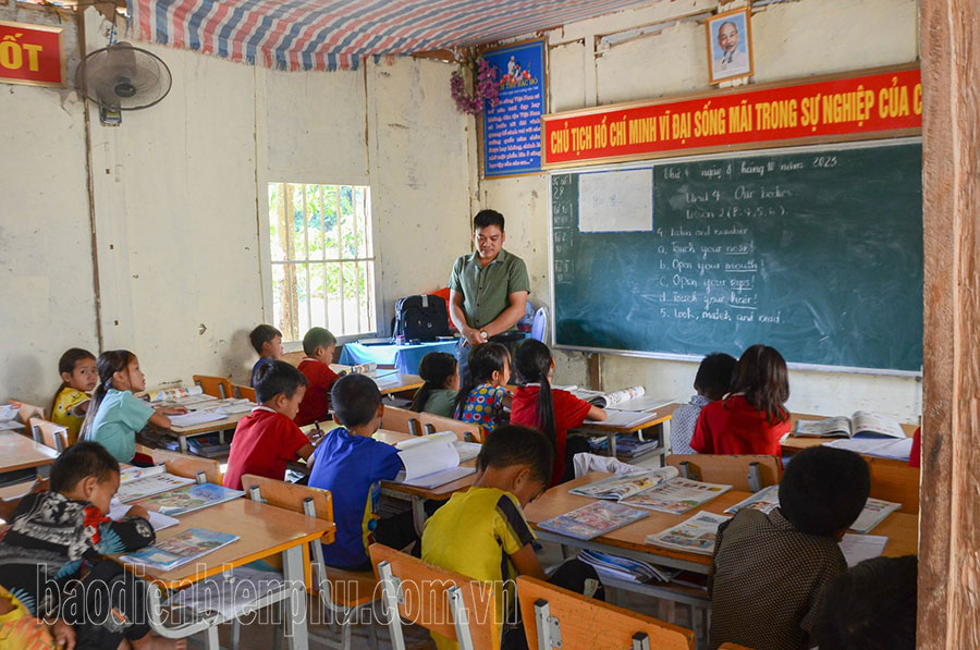 Thầy trò Nậm Khăn mong có phòng học kiên cố