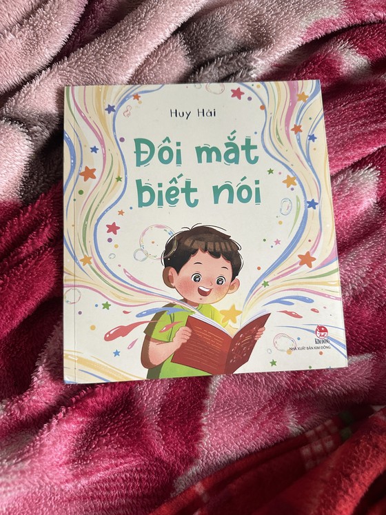 "Đôi mắt biết nói": Để yêu thương chỉ cần nhìn vào mắt nhau