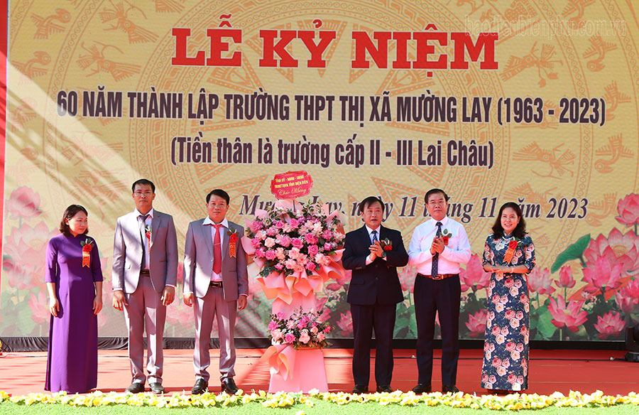 Trường THPT thị xã Mường Lay kỷ niệm 60 năm thành lập