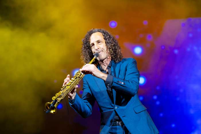 Khán giả Hà Nội bị mê hoặc bởi những giai điệu bất hủ của Kenny G