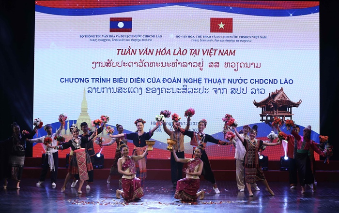 Khai mạc Tuần Văn hoá Lào tại Việt Nam: Thắm tình hữu nghị