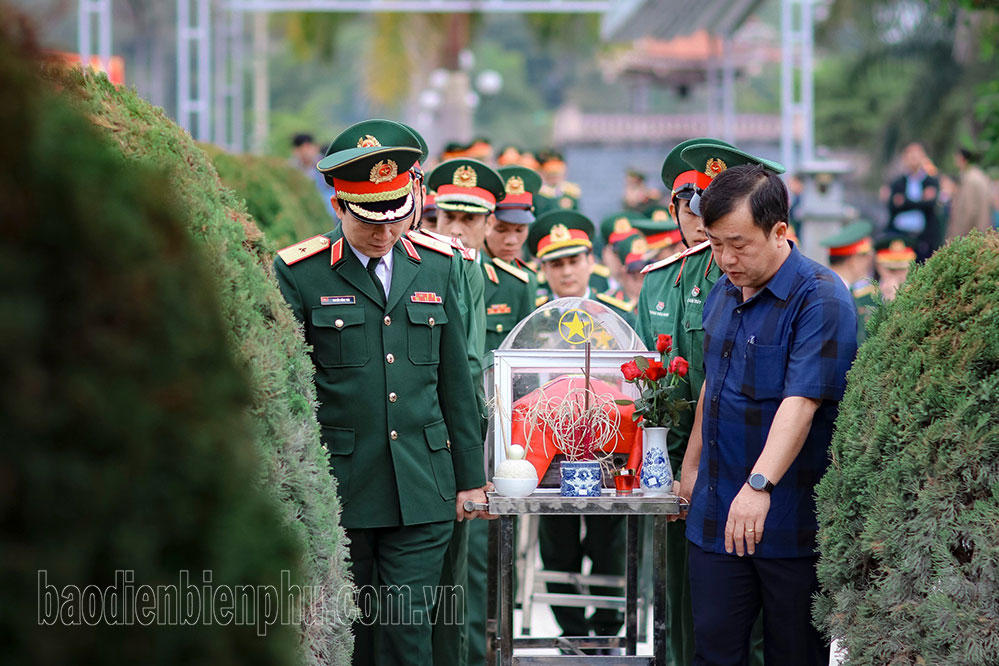 Truy điệu và an táng 3 hài cốt liệt sĩ hy sinh tại nước bạn Lào