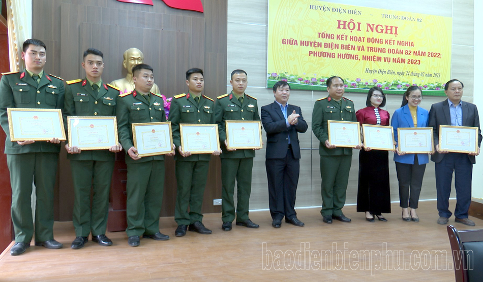 Tổng kết hoạt động kết nghĩa giữa huyện Điện Biên và Trung đoàn 82