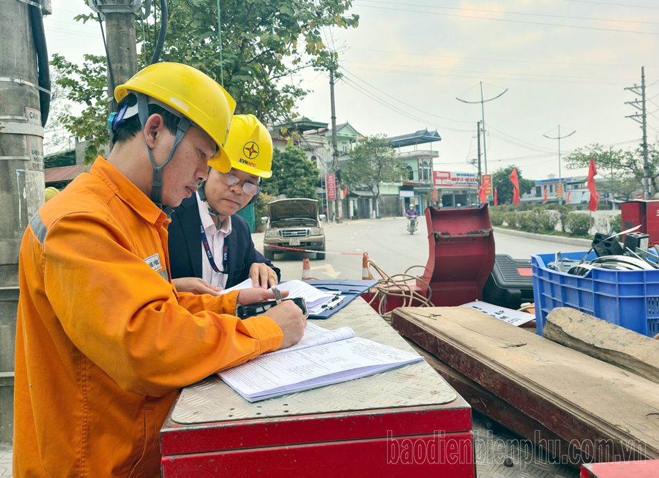 Đảm bảo cấp điện an toàn phục vụ Lễ hội Hoa Ban