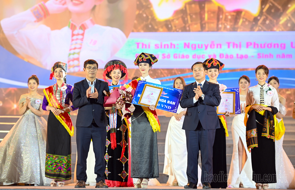 Thí sinh Nguyễn Thị Phương Uyên giành danh hiệu Người đẹp Hoa Ban năm 2023