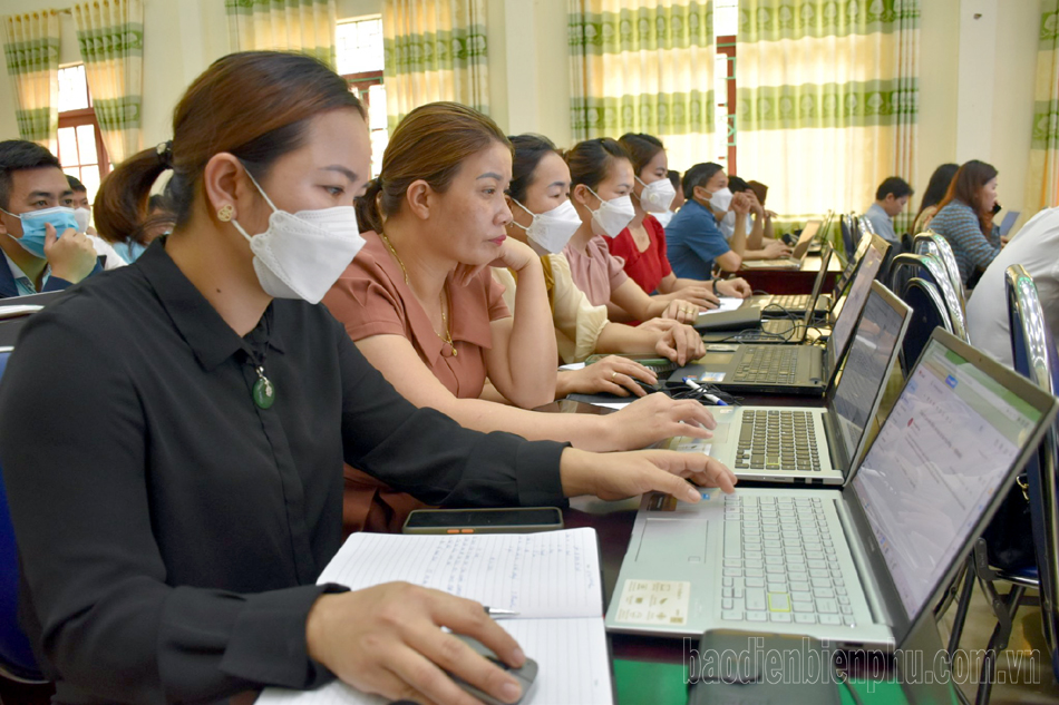 Gần 150 người được tập huấn sử dụng bộ công cụ đánh giá “Công dân học tập”