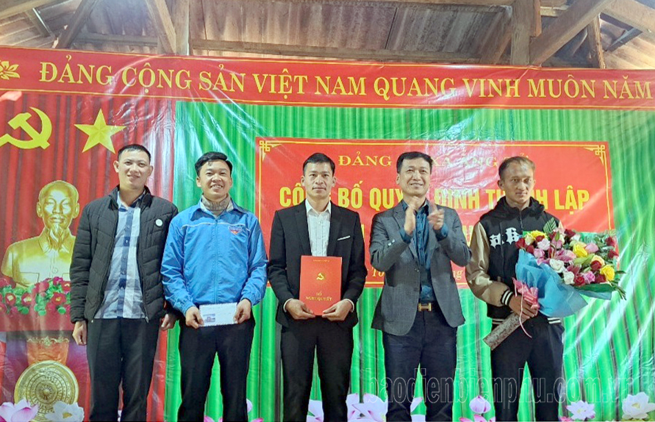 Mường Ảng quan tâm phát triển Đảng vùng đồng bào có đạo