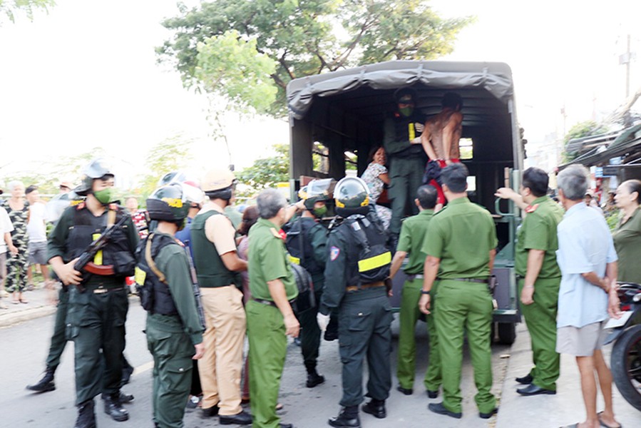 Triệt phá đường dây buôn bán ma túy từ Campuchia về Việt Nam, thu nhiều súng đạn